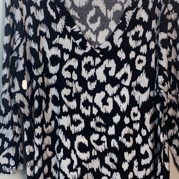 Ruby Rd. Black and White Pattern Handkerchief Style Top Size XL - Picture 2 of 6